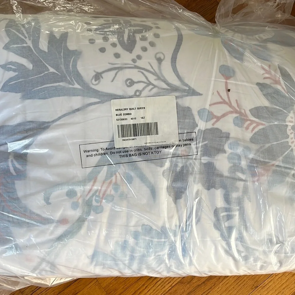 Anthropologie Velvet Hollyhock Quilt Queen with shams NWT